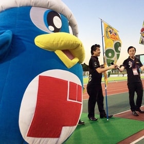 ドンペンと沖縄ドンキ&FC琉球タイアップ