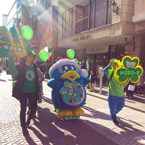 ドンペンとセントパトリックデーパレード横浜元町